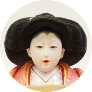 雛人形の三人官女それぞれの眉や顔、道具・持ち物の違いを解説